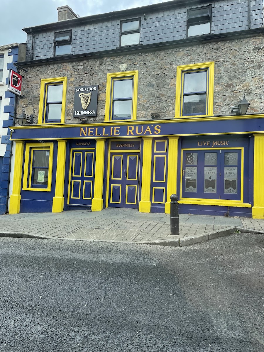 The Central Bar, Ballycastle Photo 4